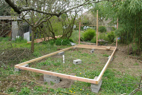 Construction d'une cabane en bois 